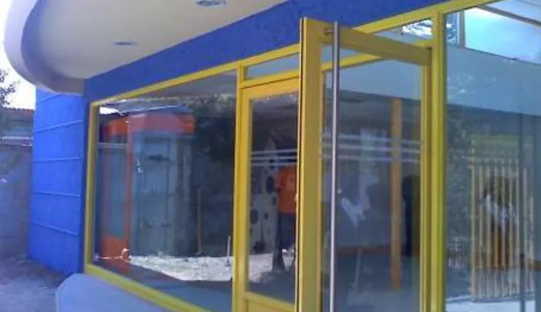 Ampliación de oficina comercial, Empresa Eléctrica de Colina