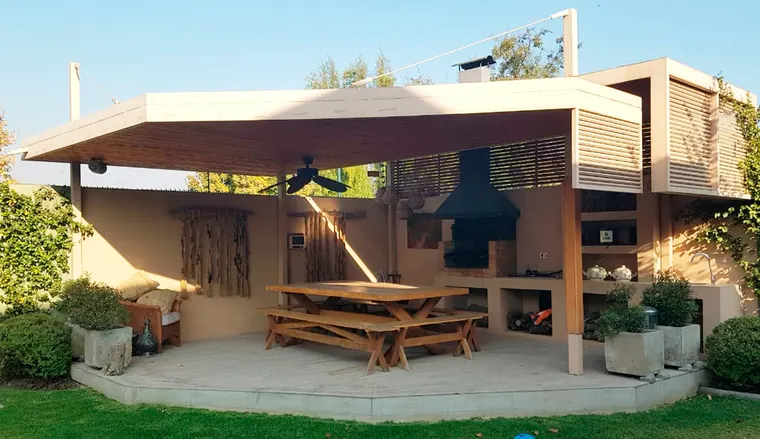 Quincho con pérgola de madera, Calle El Tucuquere, Santuario del Valle